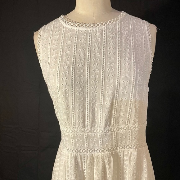 Q & A Maternity Dress Medium White Lace Sleeveless Midi Sleeveless NWT - Picture 2 of 10